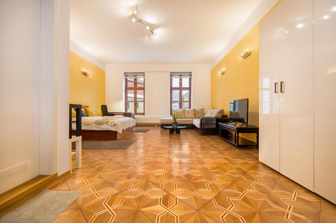 Council Square Estate Apartment *Bull'S Eye* Braszów Zewnętrze zdjęcie